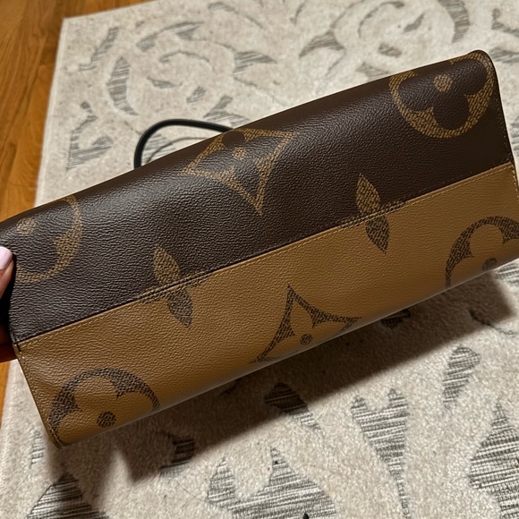 louis vuitton onthego MM - Picture 6 of 9